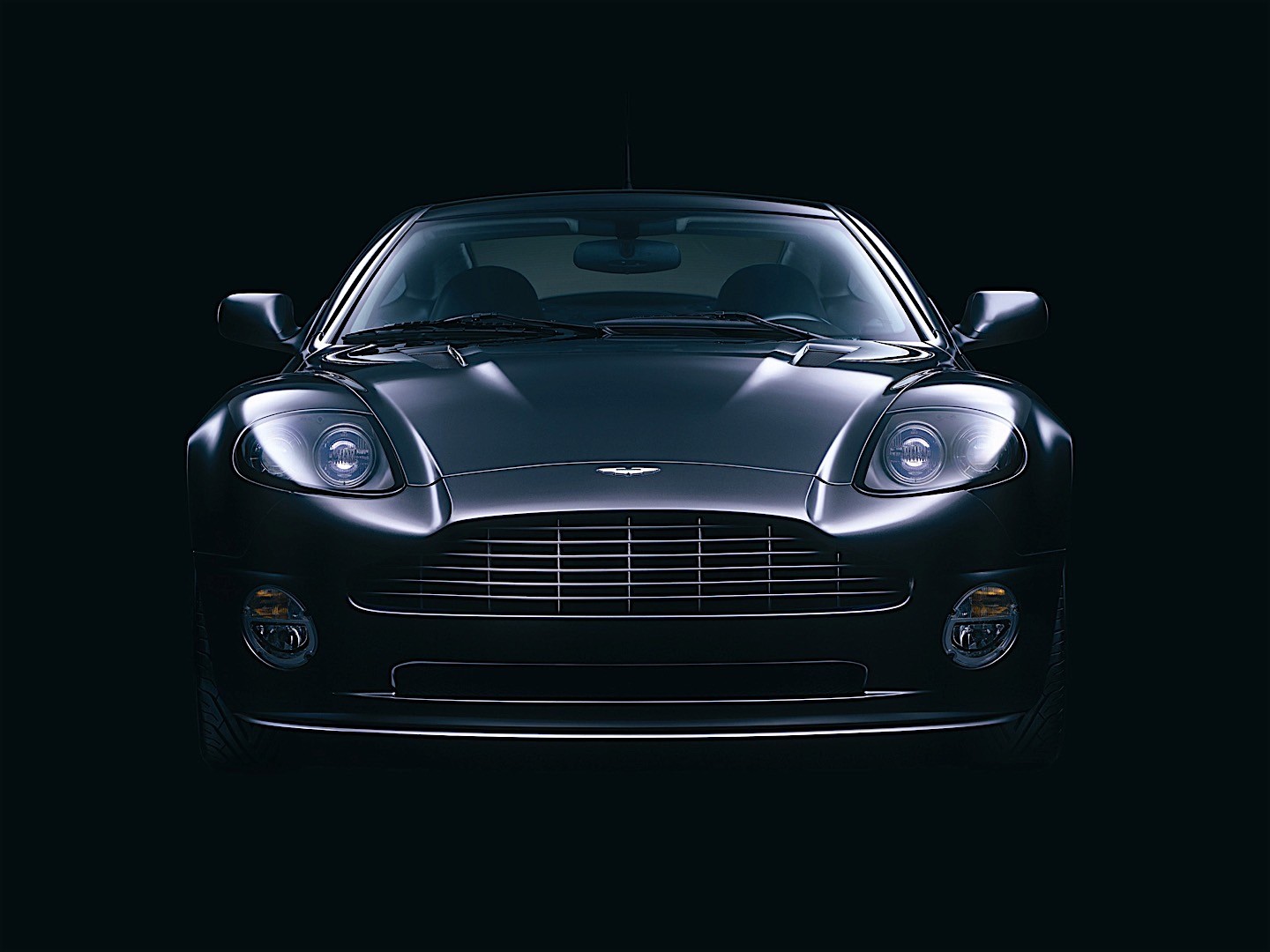 Aston Martin Vanquish S photo 18