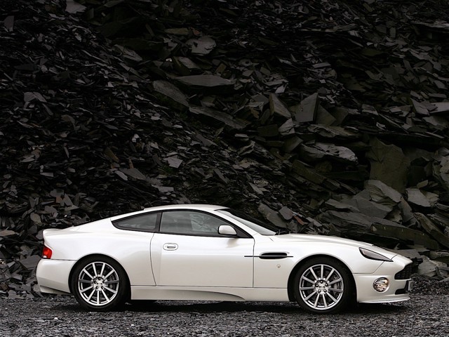 Aston Martin Vanquish S foto 21