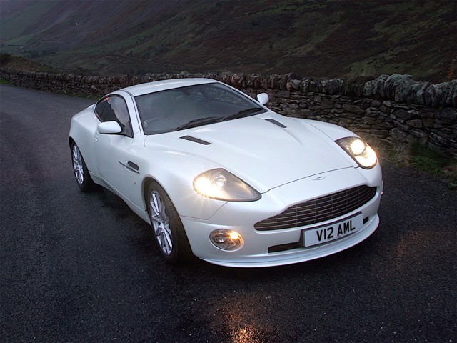 Aston Martin Vanquish S foto 25