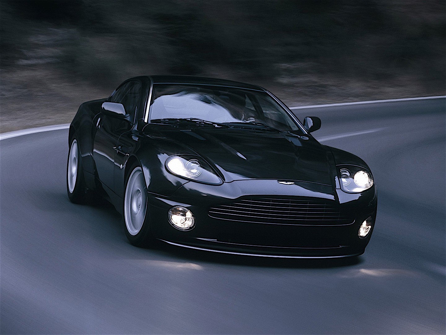 Aston Martin Vanquish S photo 6