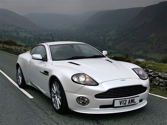 Aston Martin Vanquish S foto 8