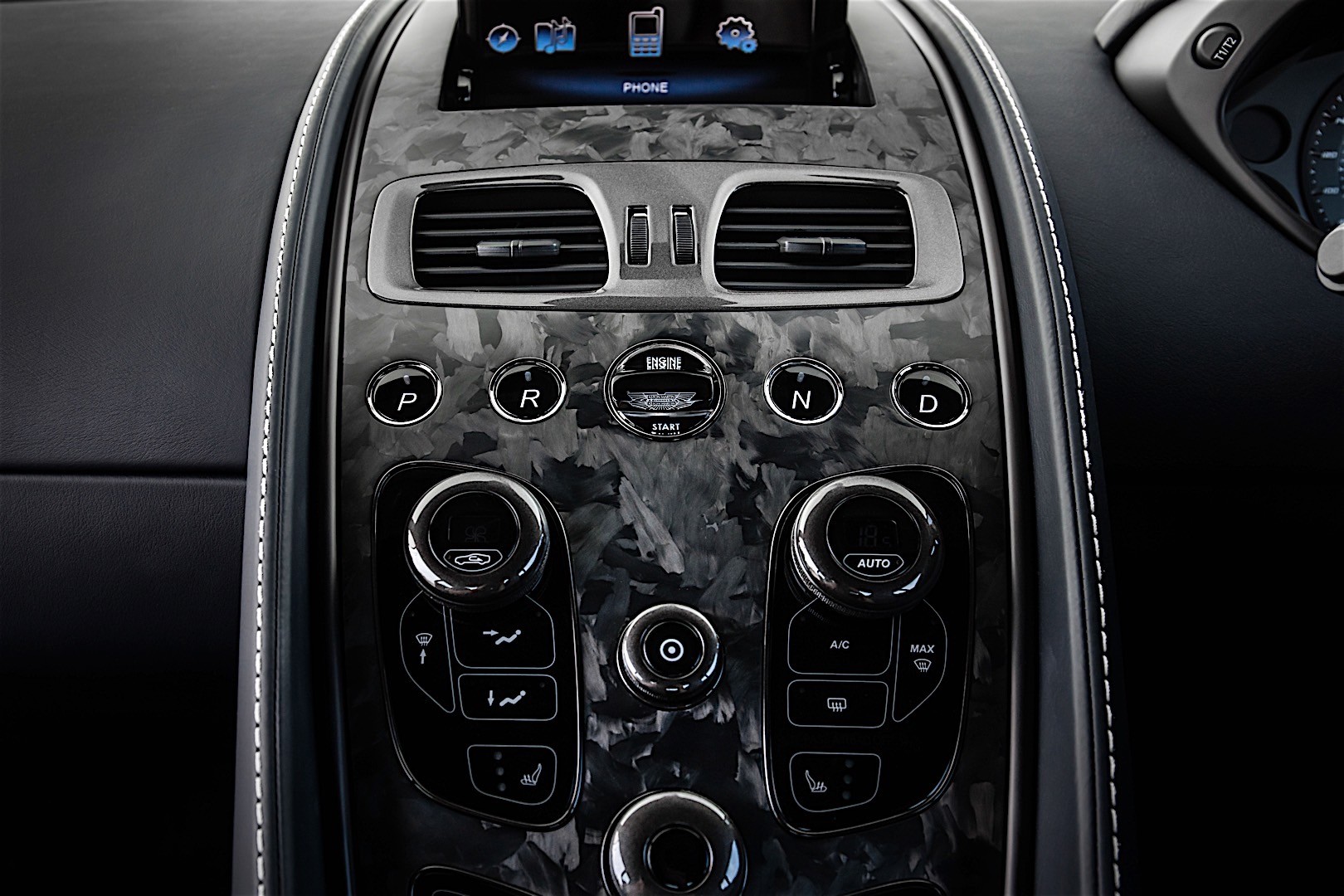 Aston Martin Vanquish S photo 13