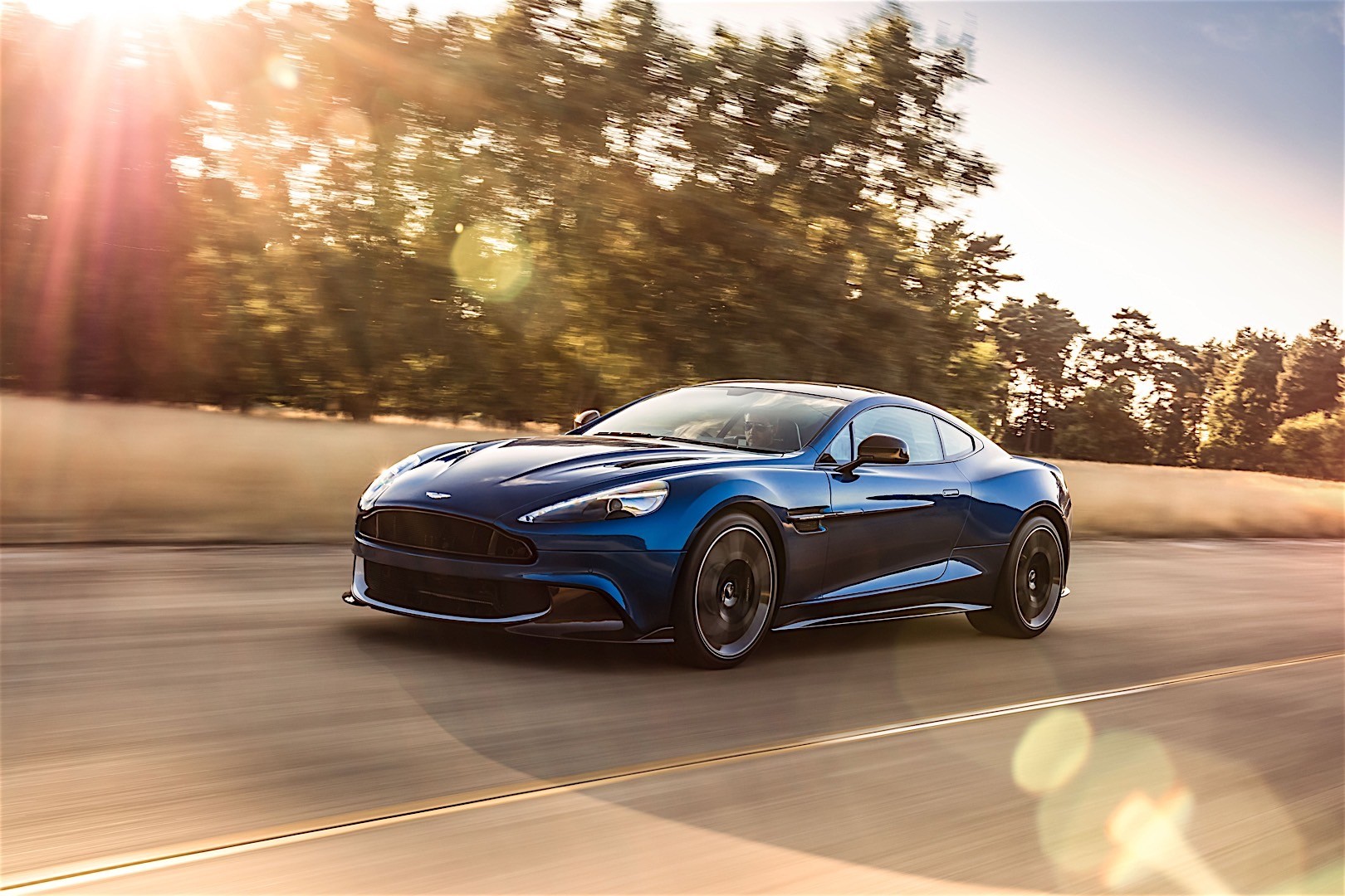 Aston Martin Vanquish S photo 12