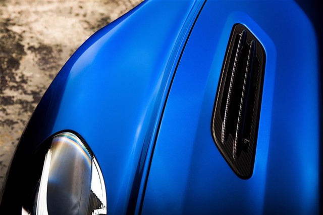 Aston Martin Vanquish S photo 1