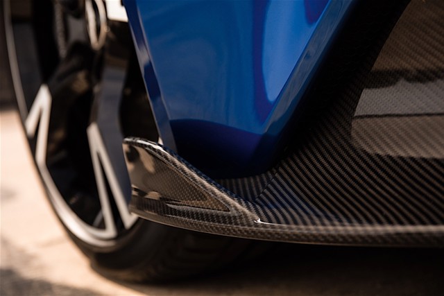 Aston Martin Vanquish S photo 3