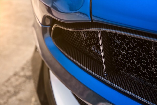 Aston Martin Vanquish S photo 4