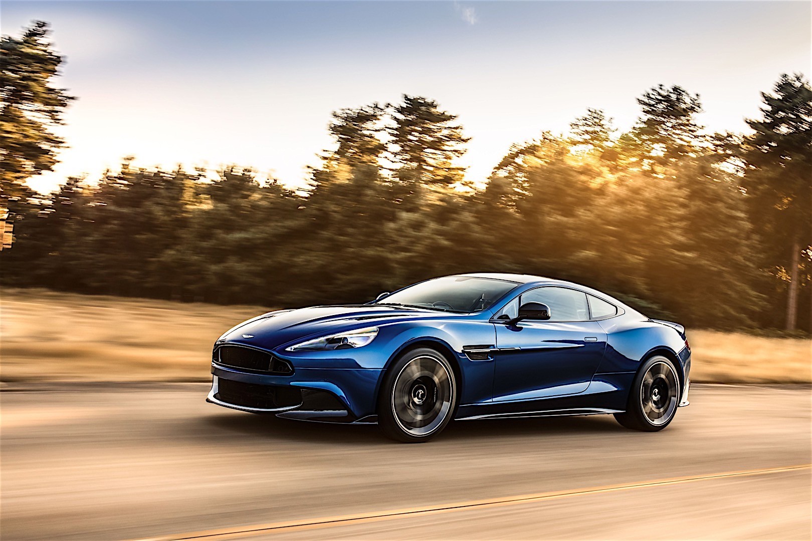 Aston Martin Vanquish S photo 6