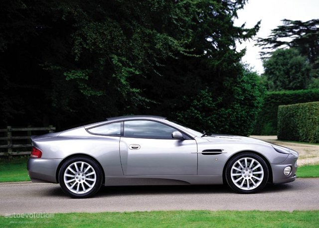 Aston Martin Vanquish foto 5