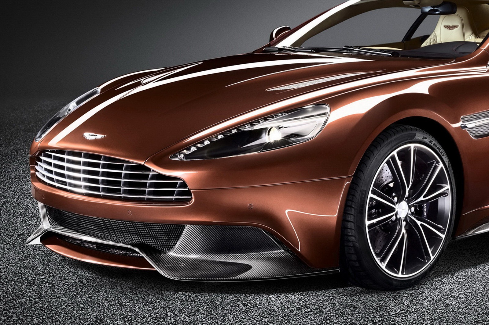Aston Martin Vanquish photo 7