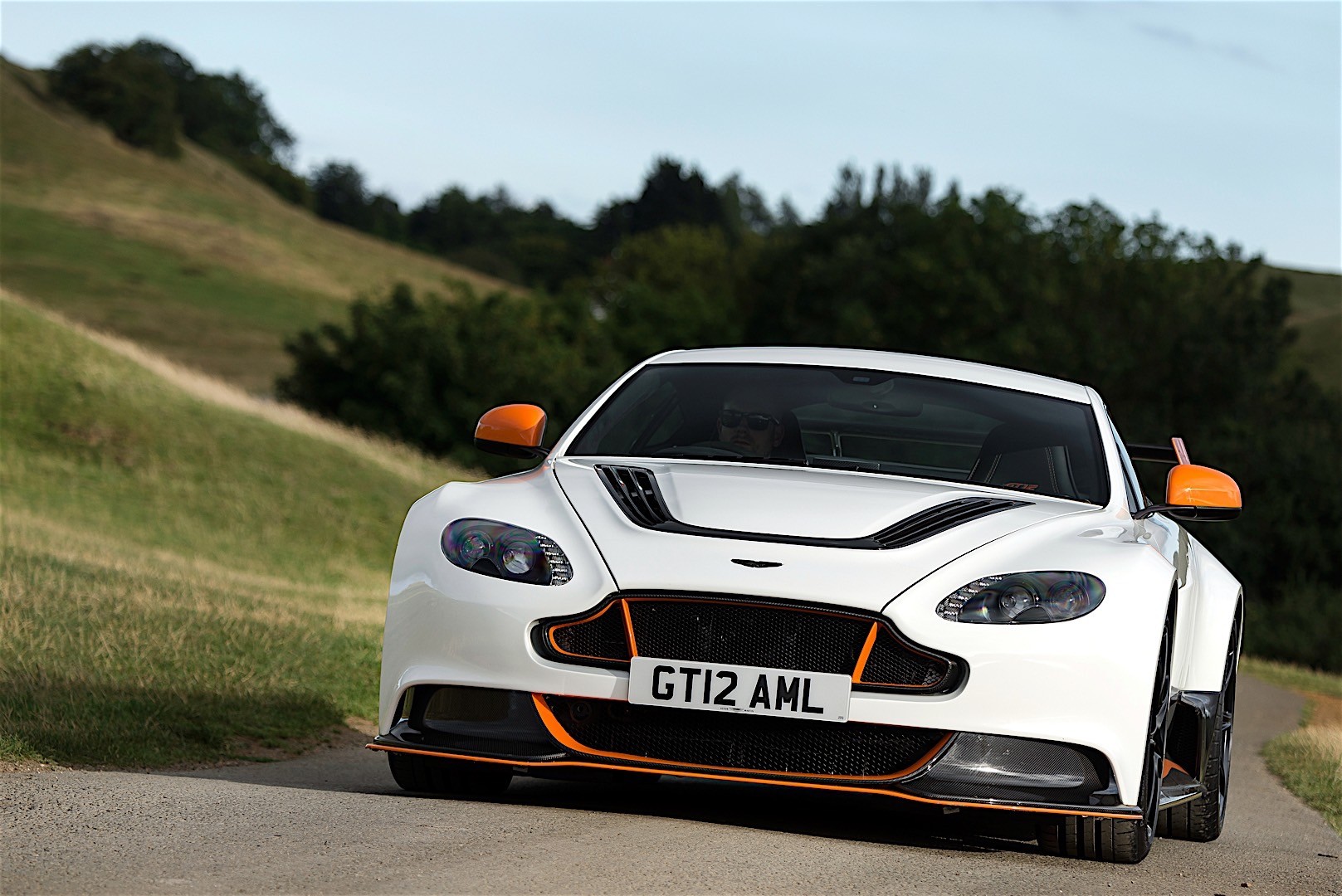 Aston Martin Vantage Gt12 photo 2