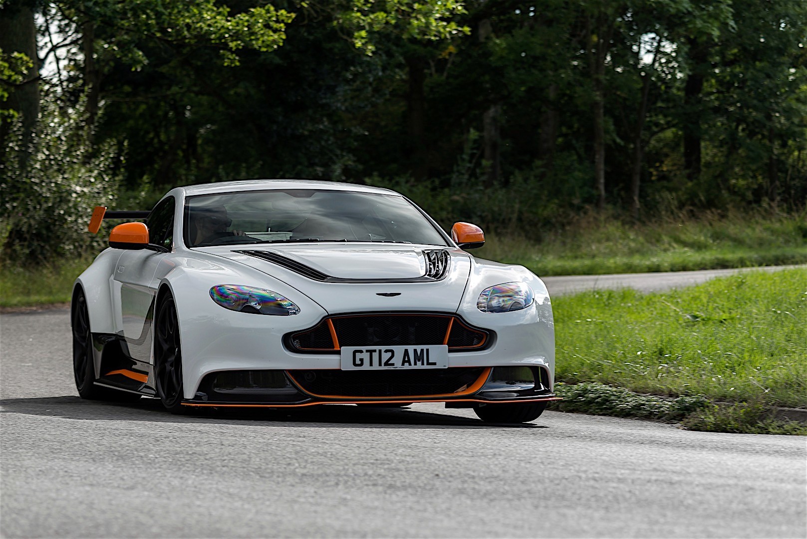 Aston Martin Vantage Gt12 photo 5