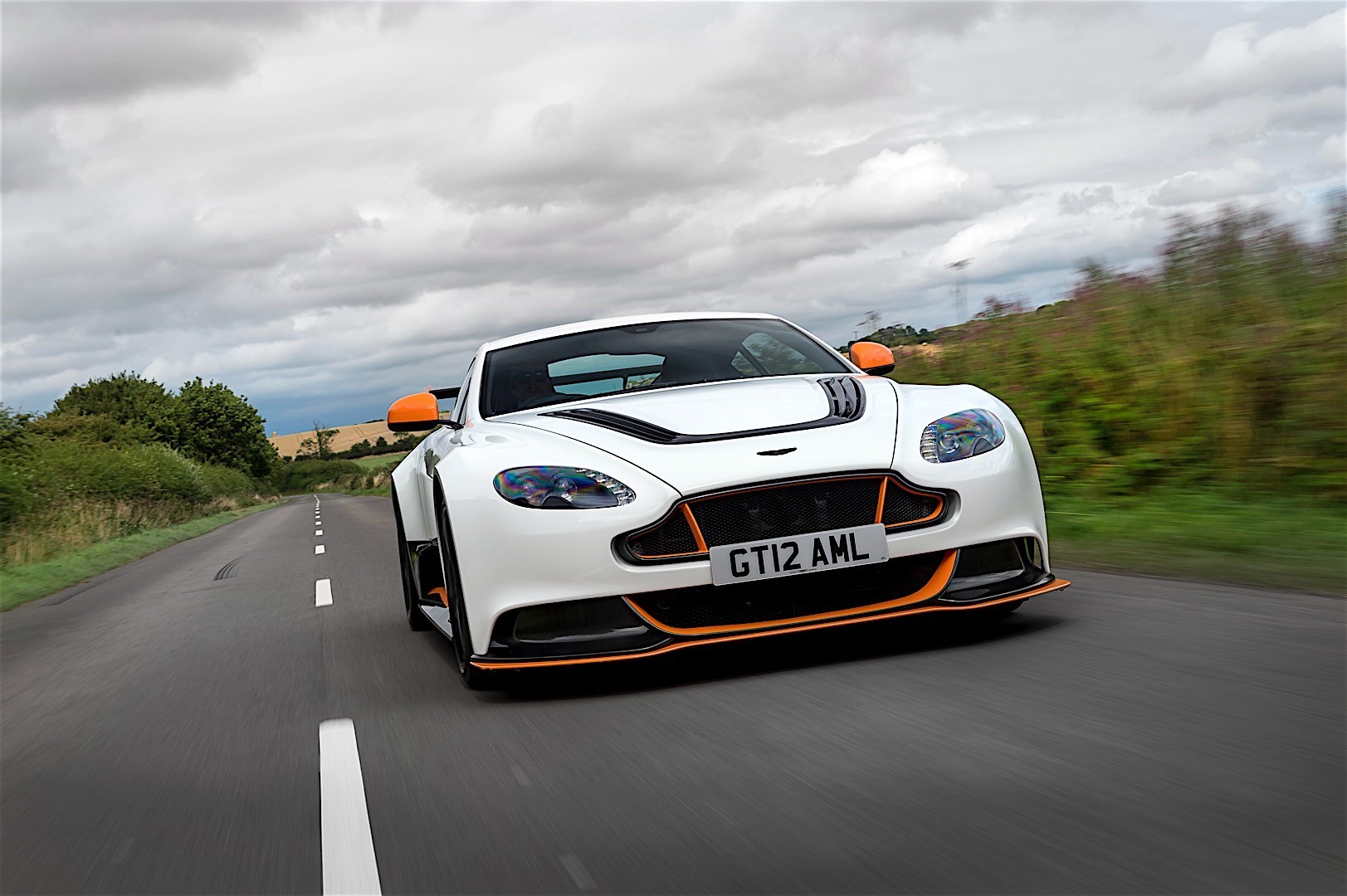 Aston Martin Vantage Gt12 photo 7