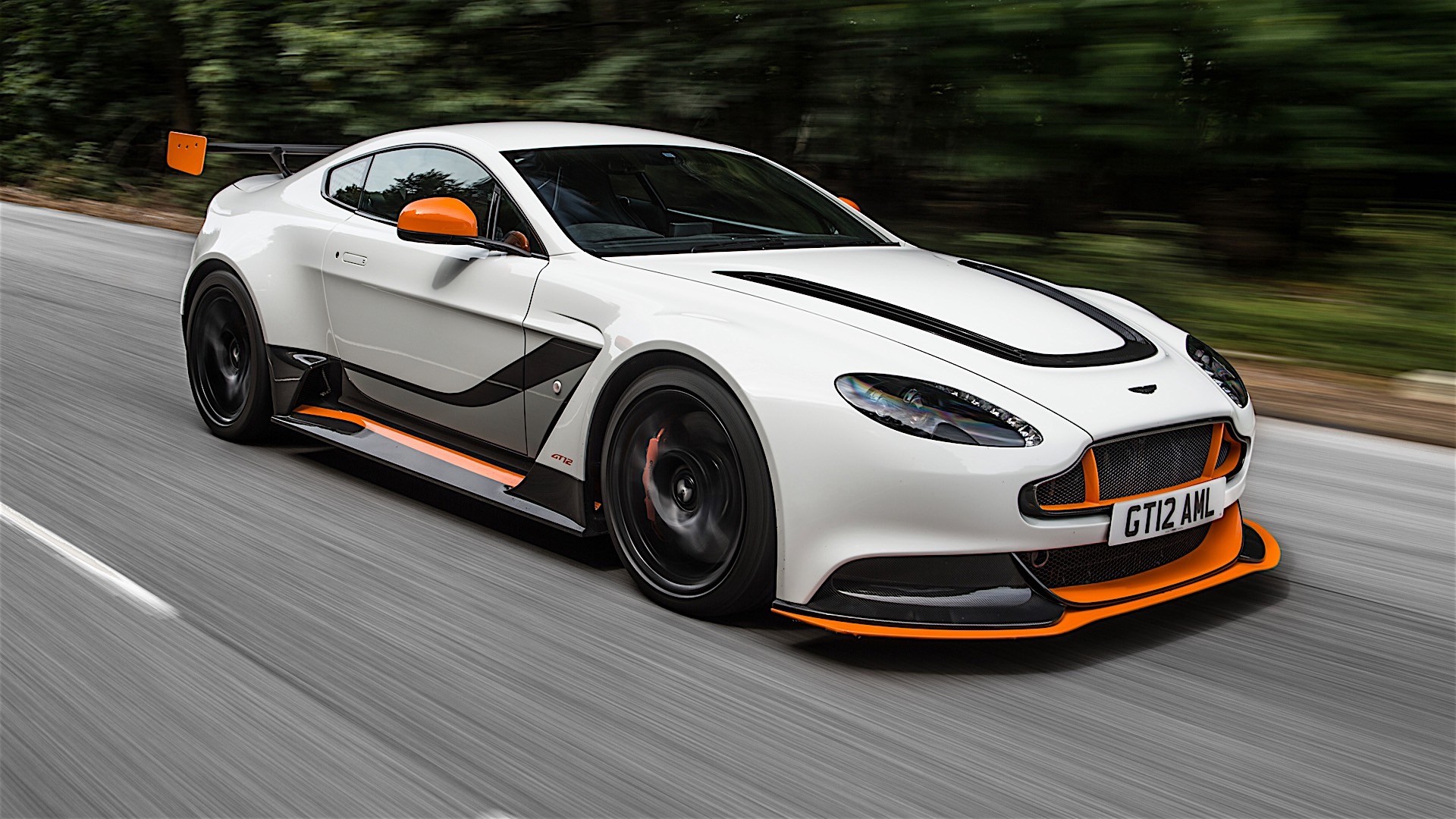 Aston Martin Vantage Gt12 photo 8