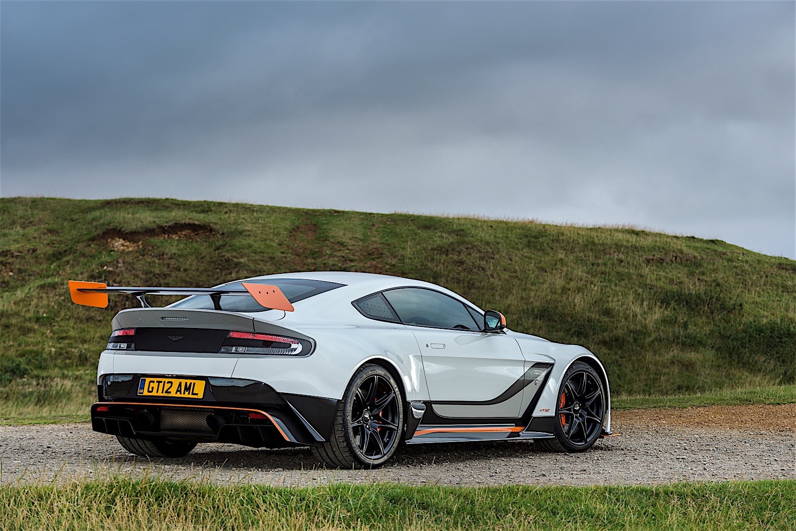 Aston Martin Vantage Gt12 photo 10