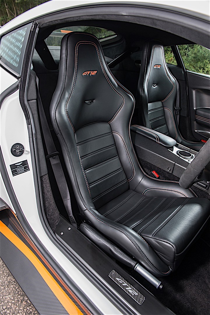 Aston Martin Vantage Gt12 photo 31