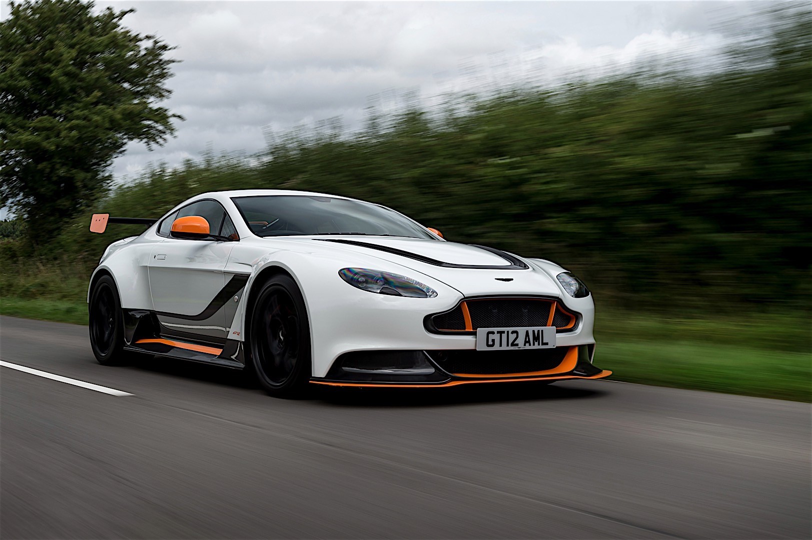 Aston Martin Vantage Gt12 photo 12