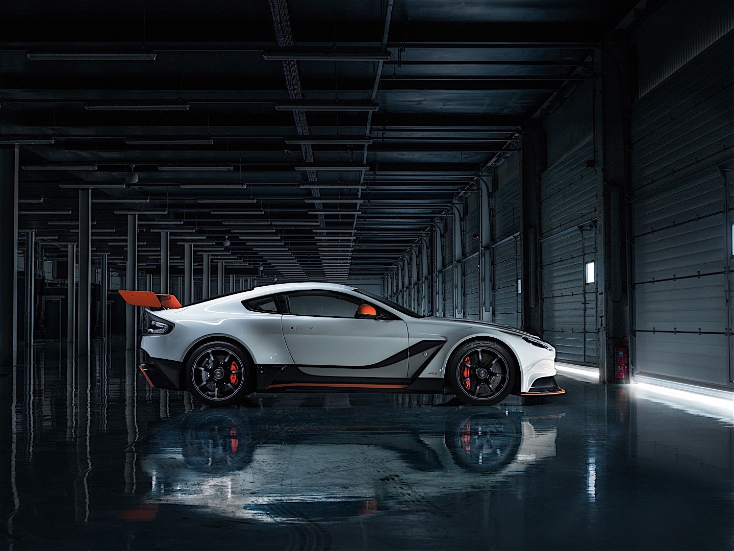 Aston Martin Vantage Gt12 photo 14
