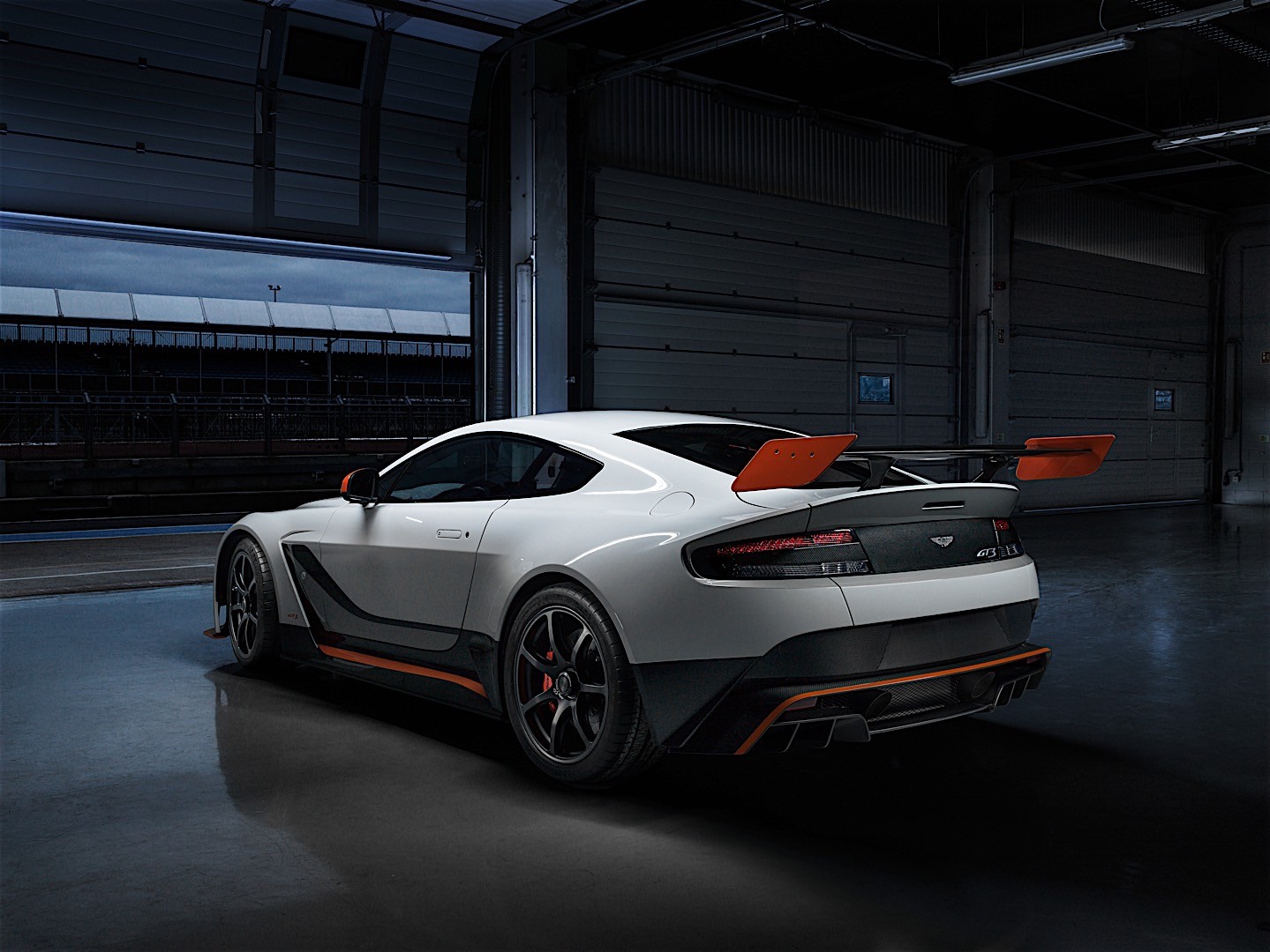 Aston Martin Vantage Gt12 photo 15