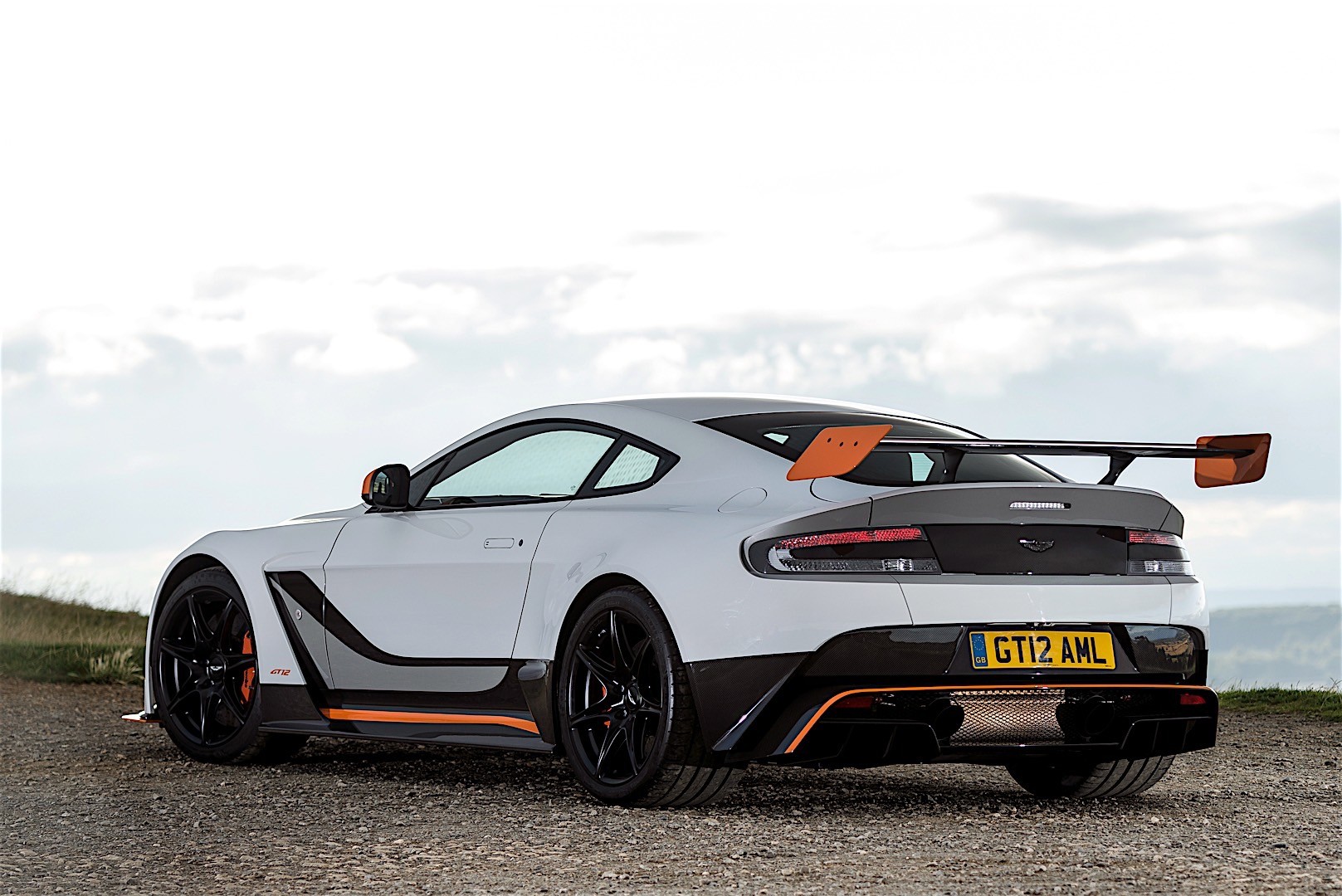 Aston Martin Vantage Gt12 photo 16