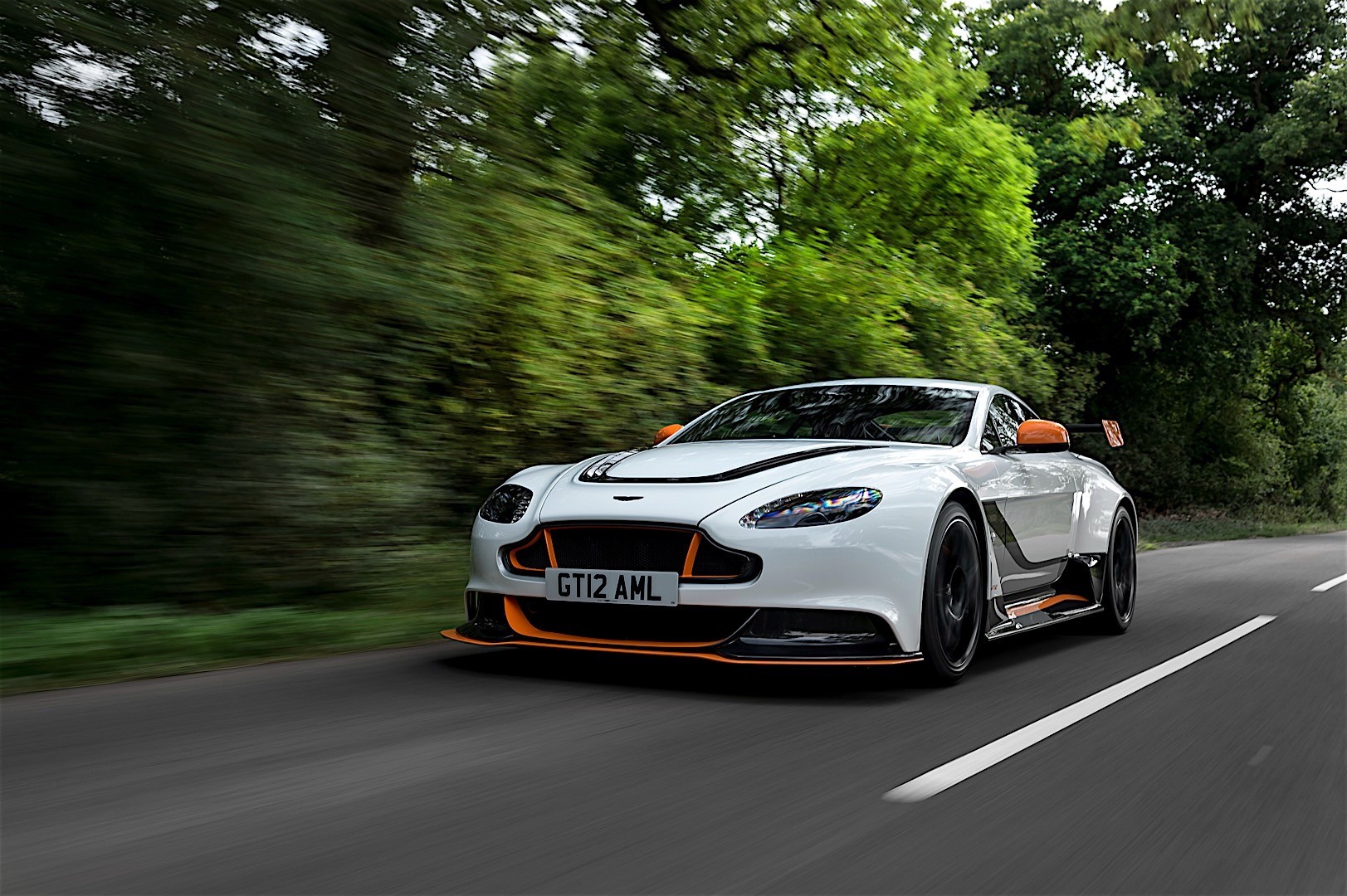 Aston Martin Vantage Gt12 photo 20