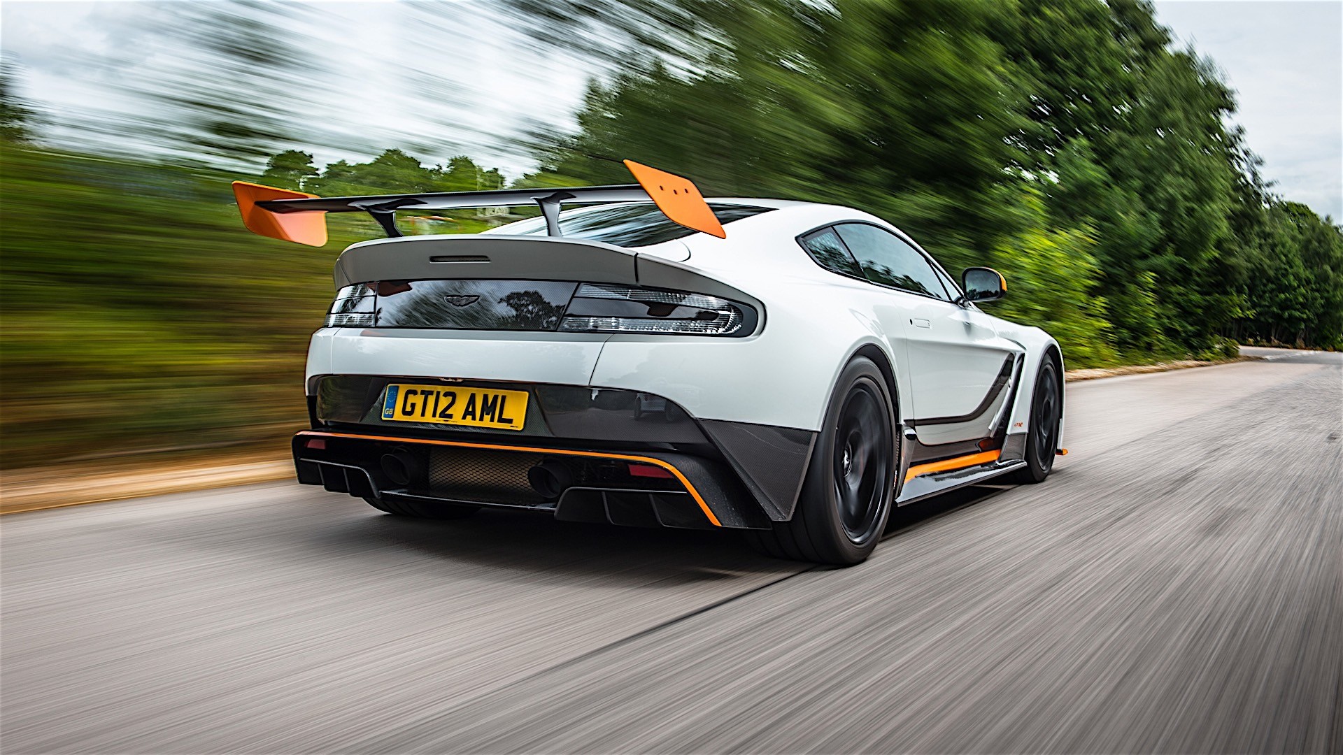 Aston Martin Vantage Gt12 photo 22