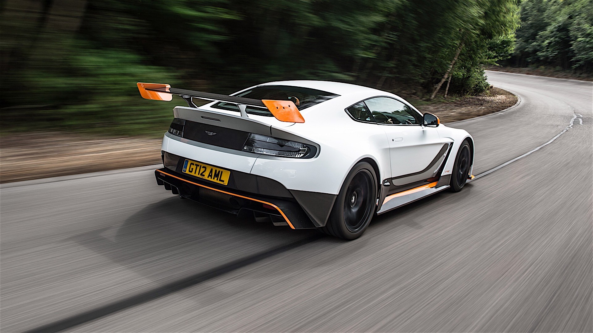 Aston Martin Vantage Gt12 photo 23