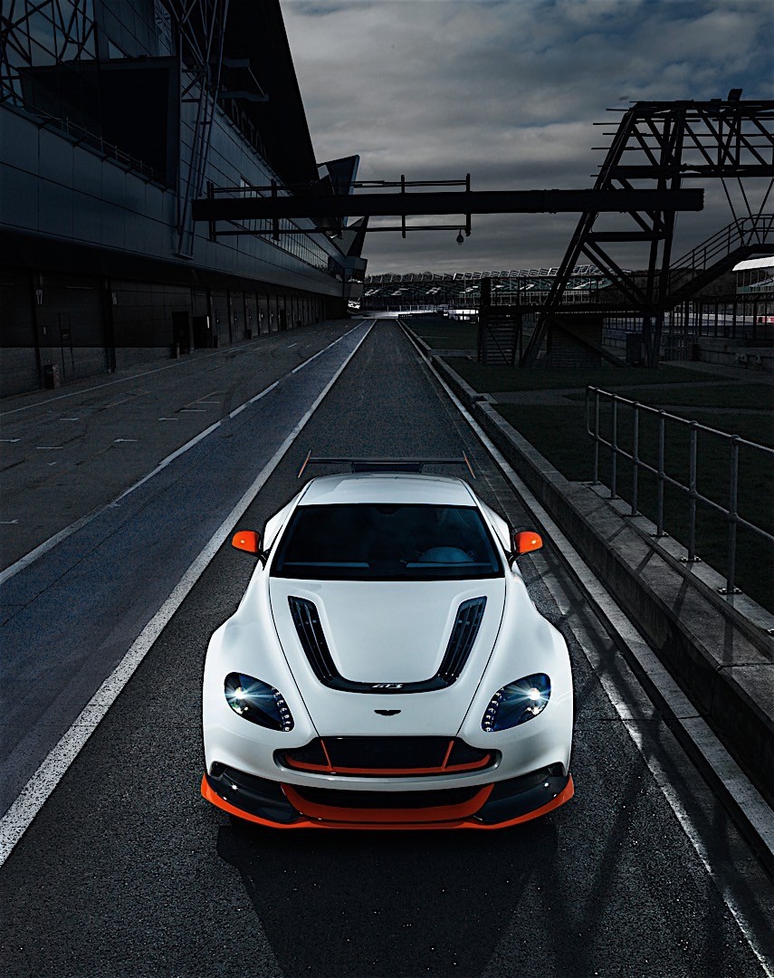 Aston Martin Vantage Gt12 photo 24