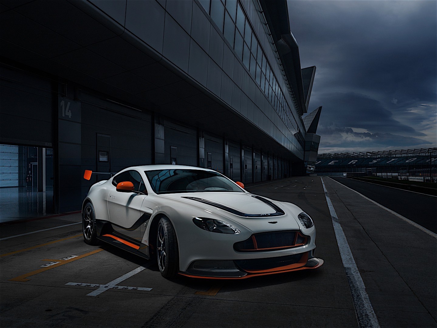 Aston Martin Vantage Gt12 photo 26