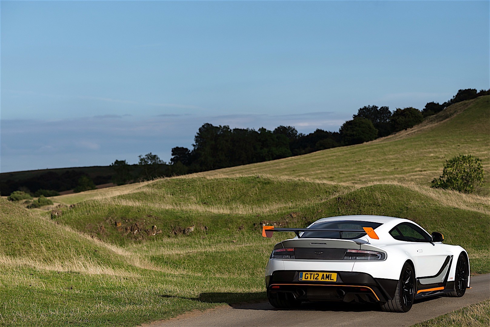 Aston Martin Vantage Gt12 photo 27