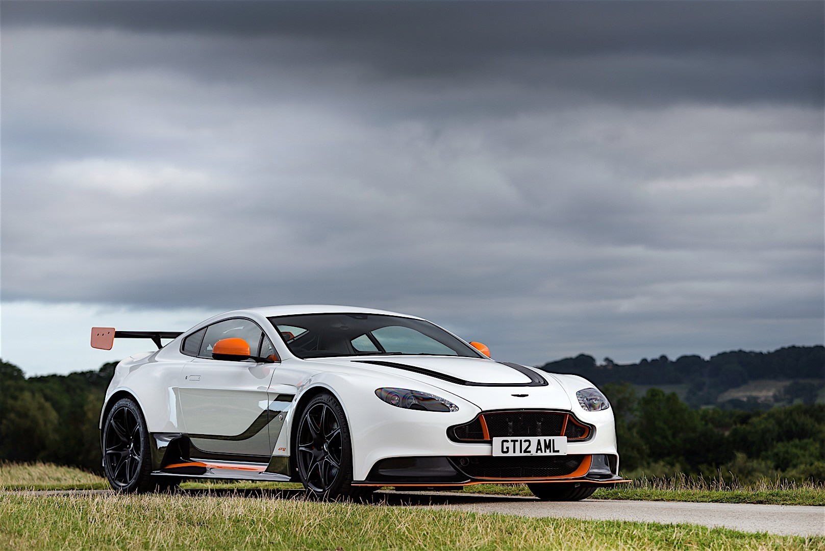 Aston Martin Vantage Gt12 photo 28