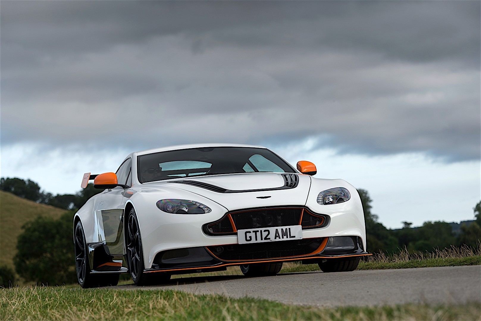 Aston Martin Vantage Gt12 photo 29