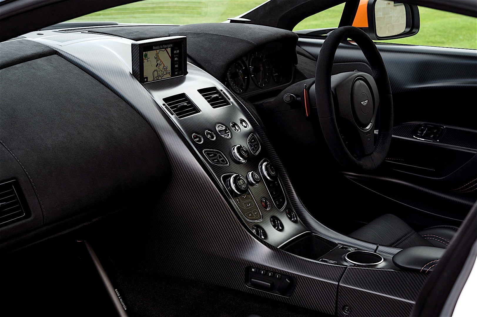 Aston Martin Vantage Gt12 photo 33