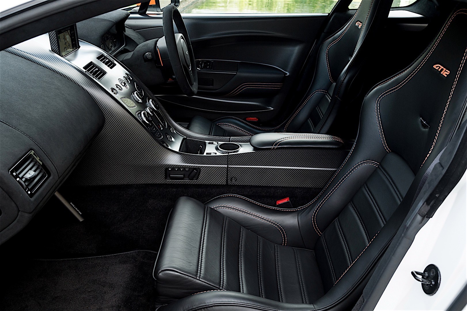 Aston Martin Vantage Gt12 photo 34