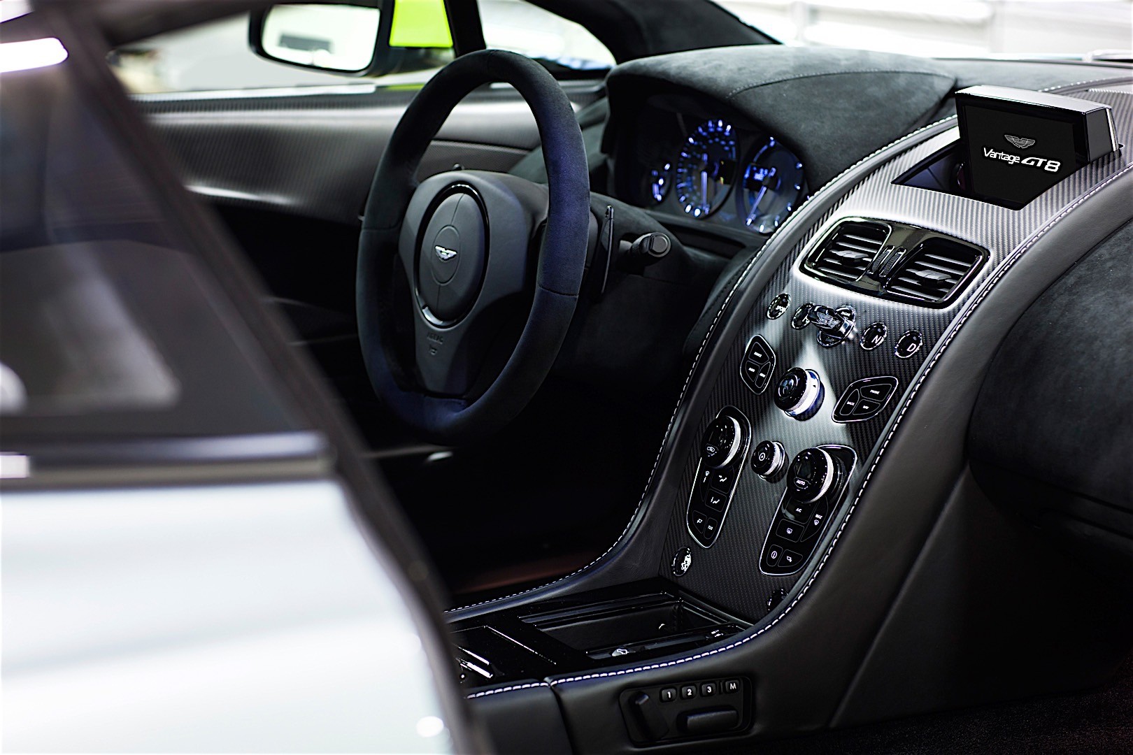 Aston Martin Vantage Gt8 photo 14