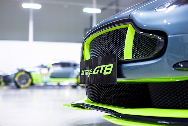 Aston Martin Vantage Gt8 photo 1
