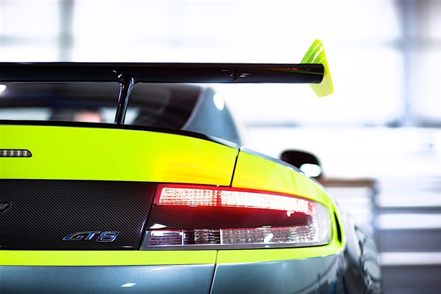 Aston Martin Vantage Gt8 photo 2