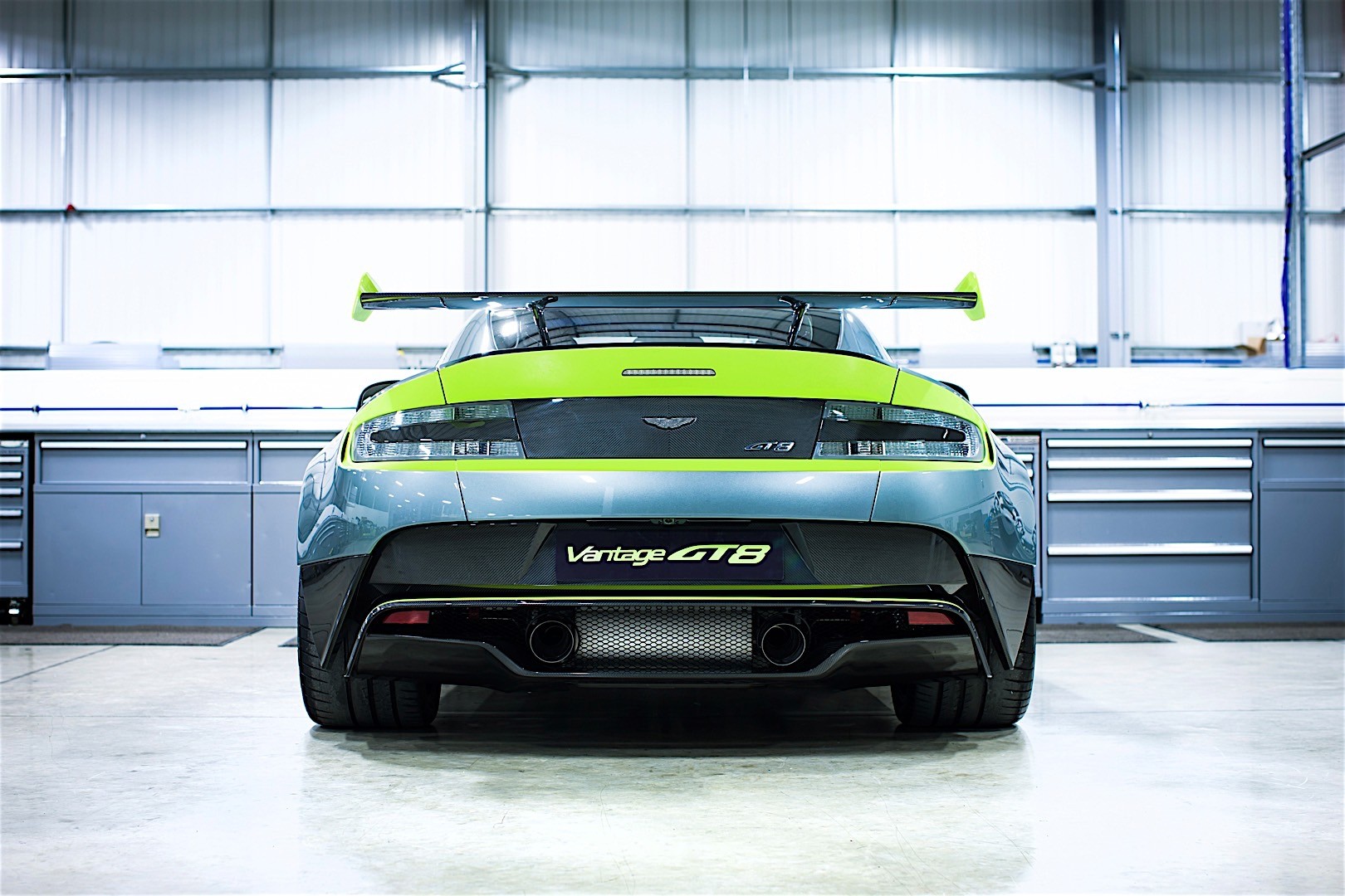 Aston Martin Vantage Gt8 photo 6