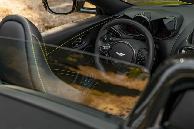 Aston Martin Vantage Roadster photo 44