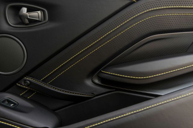 Aston Martin Vantage Roadster photo 45
