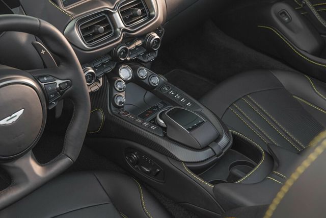 Aston Martin Vantage Roadster photo 50