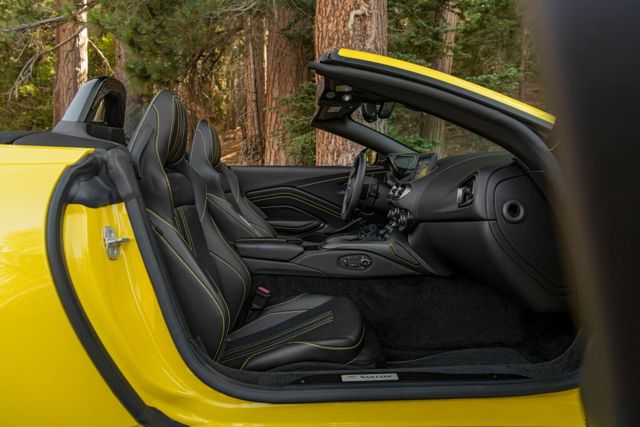 Aston Martin Vantage Roadster photo 52
