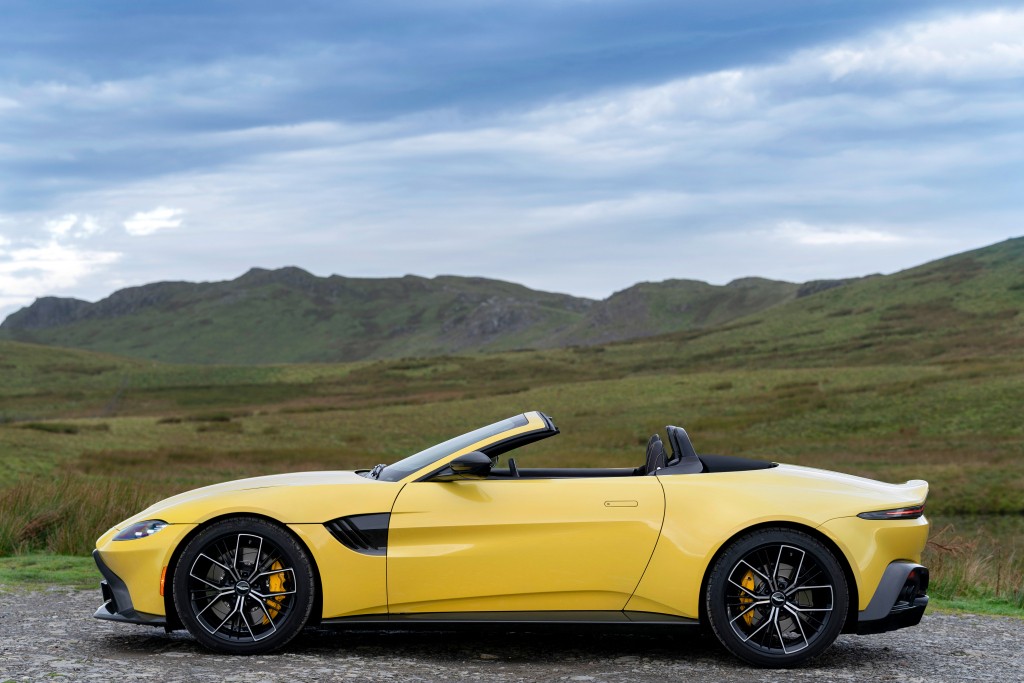 Aston Martin Vantage Roadster photo 24