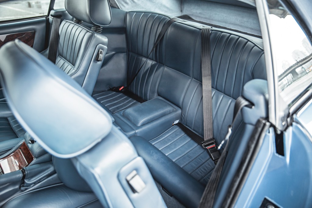 Aston Martin Virage Volante photo 38