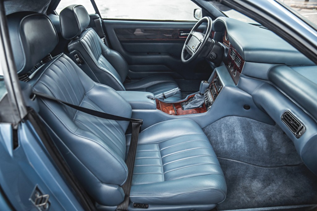 Aston Martin Virage Volante photo 39