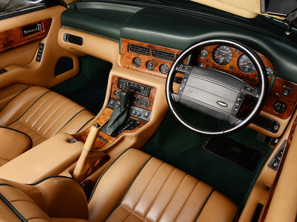 Aston Martin Virage Volante photo 43