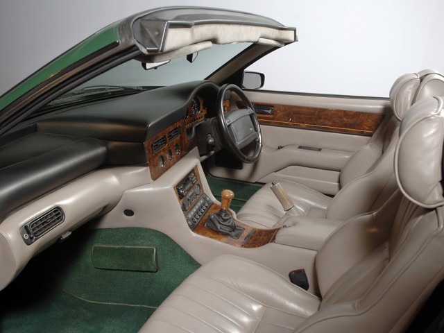 Aston Martin Virage Volante photo 44