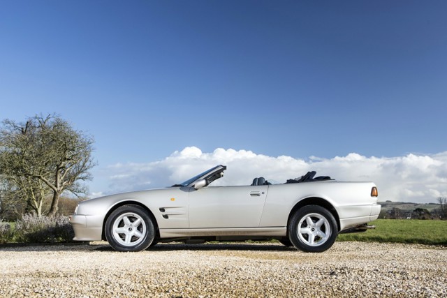 Aston Martin Virage Volante photo 4