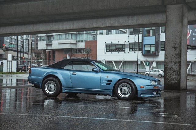 Aston Martin Virage Volante photo 8