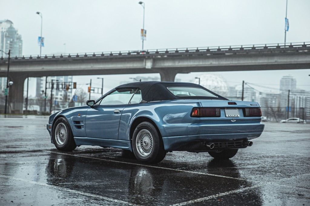 Aston Martin Virage Volante photo 11