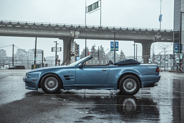 Aston Martin Virage Volante photo 13